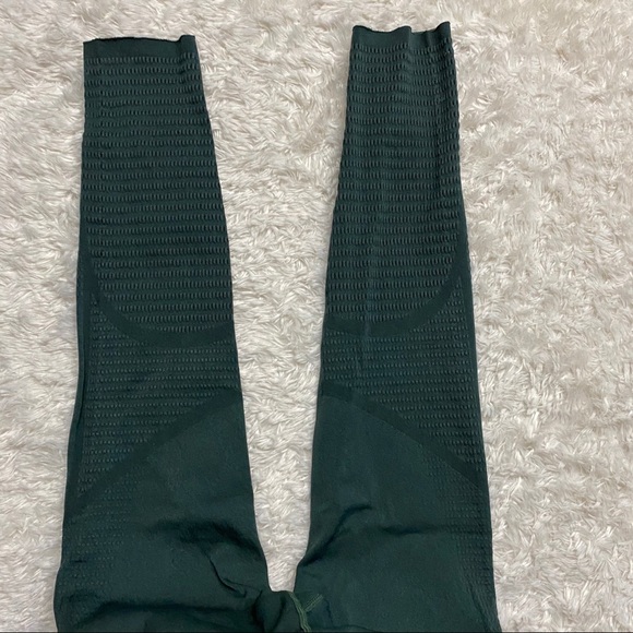 Fabletics High-Waisted SculptKnit® Capri - Picture 6 of 8